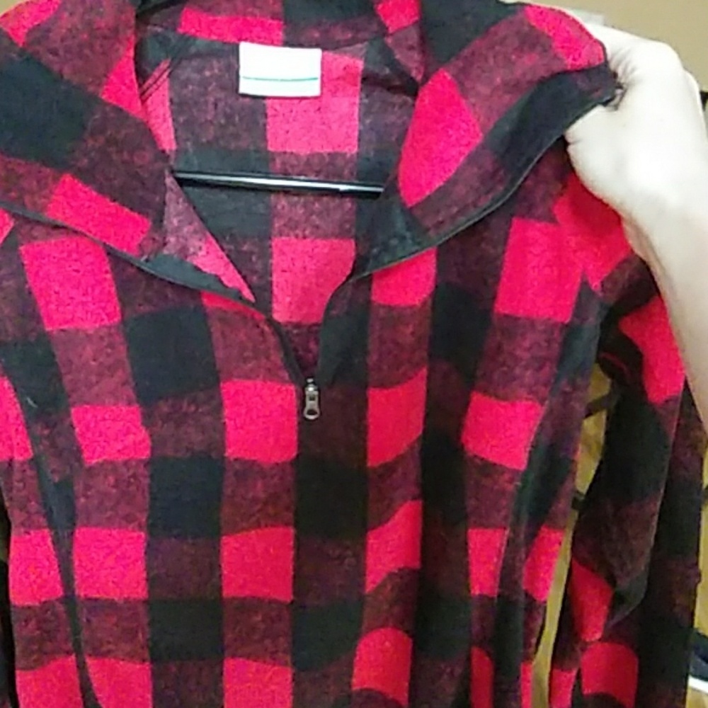 Colombia fleece black and red